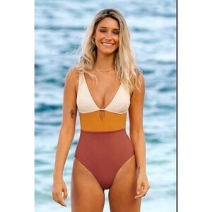 CupShe Rose Colorblock Keyhole Cutout One Piece Swimsuit